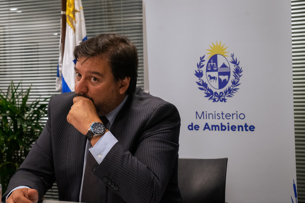 Adrián Peña renunció a su cargo como ministro de Ambiente tras polémica por título