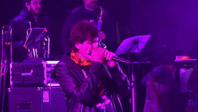 Unos apoyan, otros tiran palos