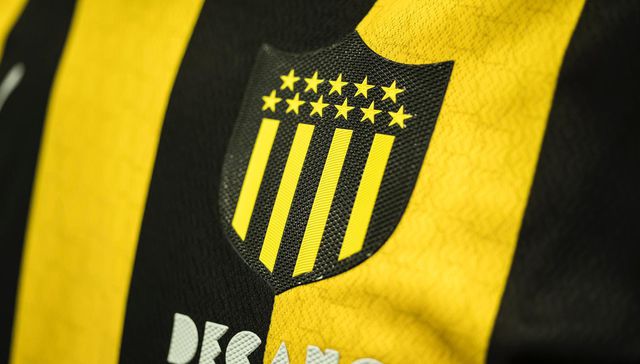 Más negro que amarillo