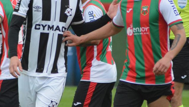 Teñida de verde y rojo