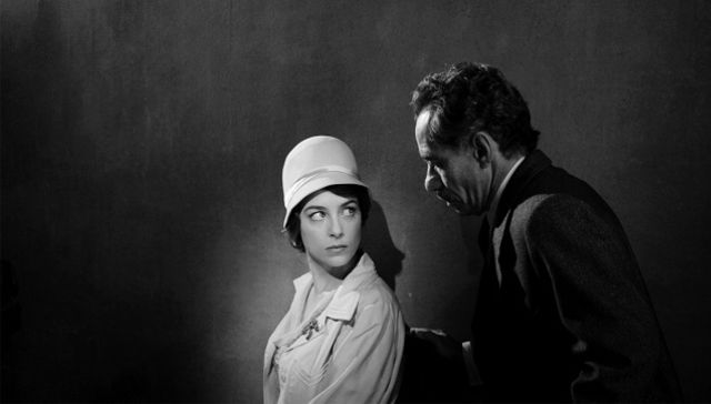 Detrás de la pantalla