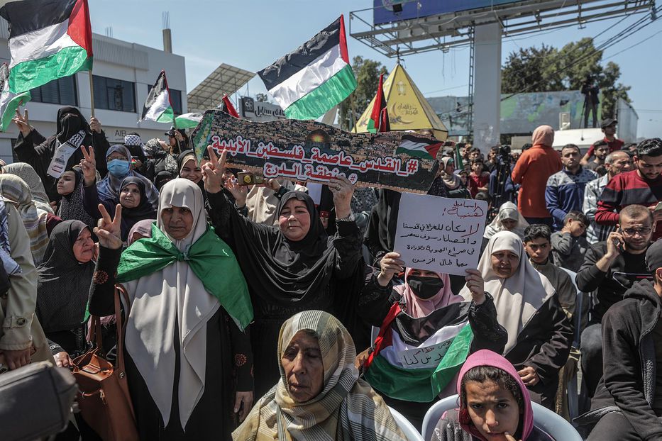 Israel prohíbe a los palestinos de Gaza trabajar en su territorio tras disparos de cohetes