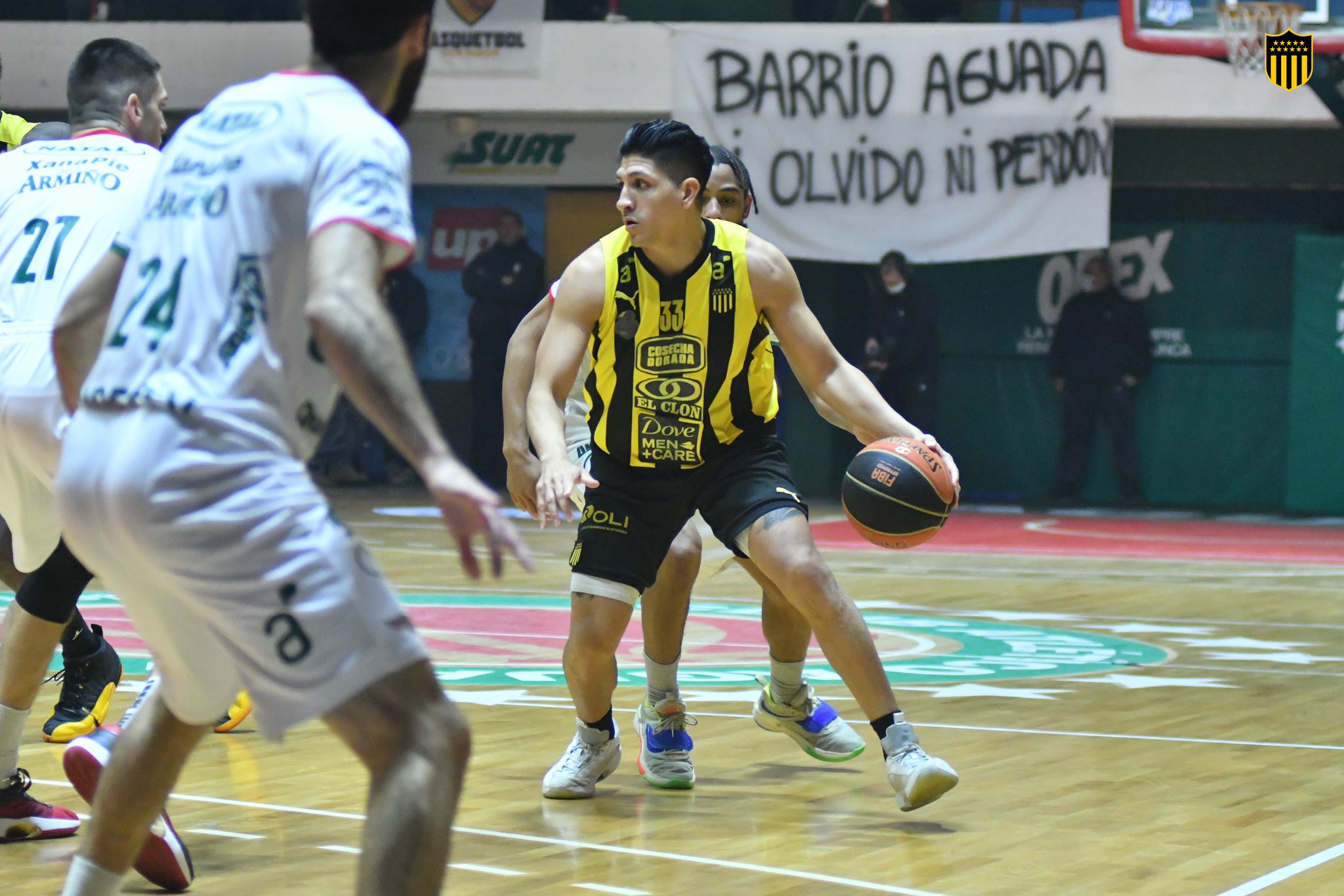 Básquet: Peñarol ganó en su visita a Aguada y quedó a un triunfo de  clasificar a la final