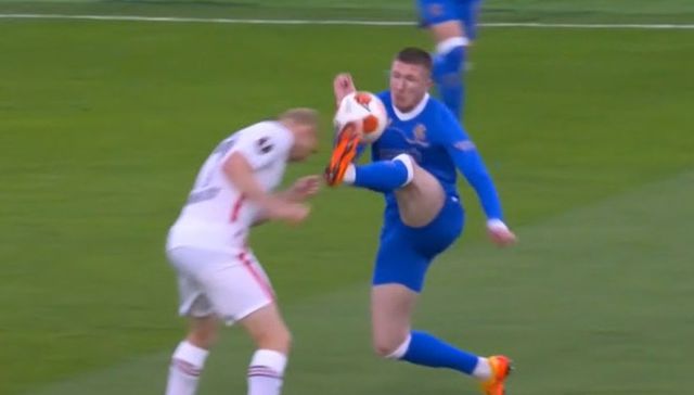 Es fútbol no karate