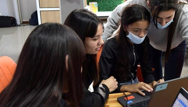 TAMBIÉN ES COSA DE NIÑAS