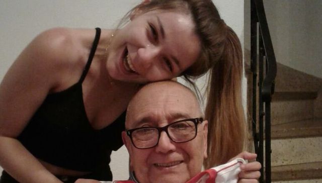 Un globo entre la niebla