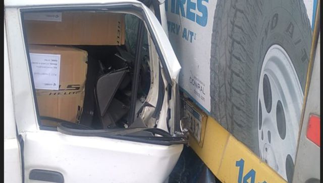 Robó, huyó y chocó