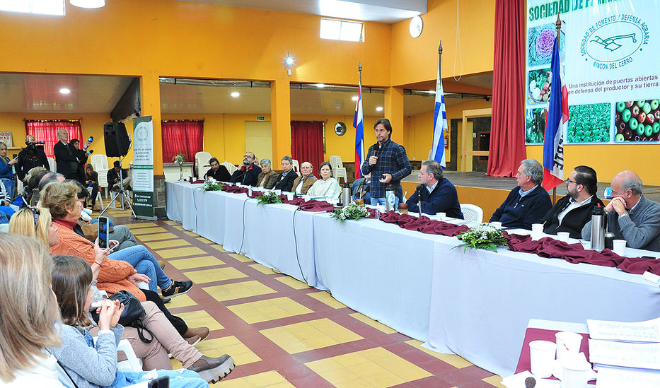 Lacalle en la Asamblea Anual de la Sociedad Fomento y Defensa Agraria Rincón del Cerro / Presidencia