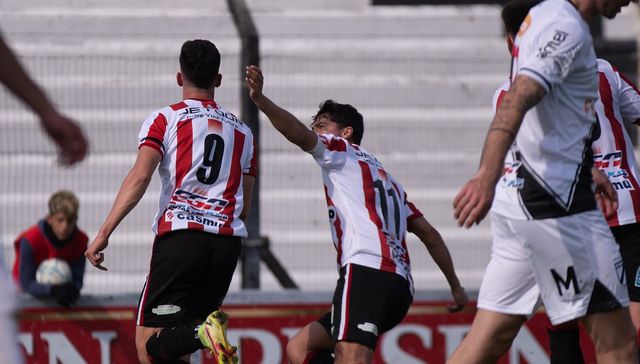 De atrás y a domicilio