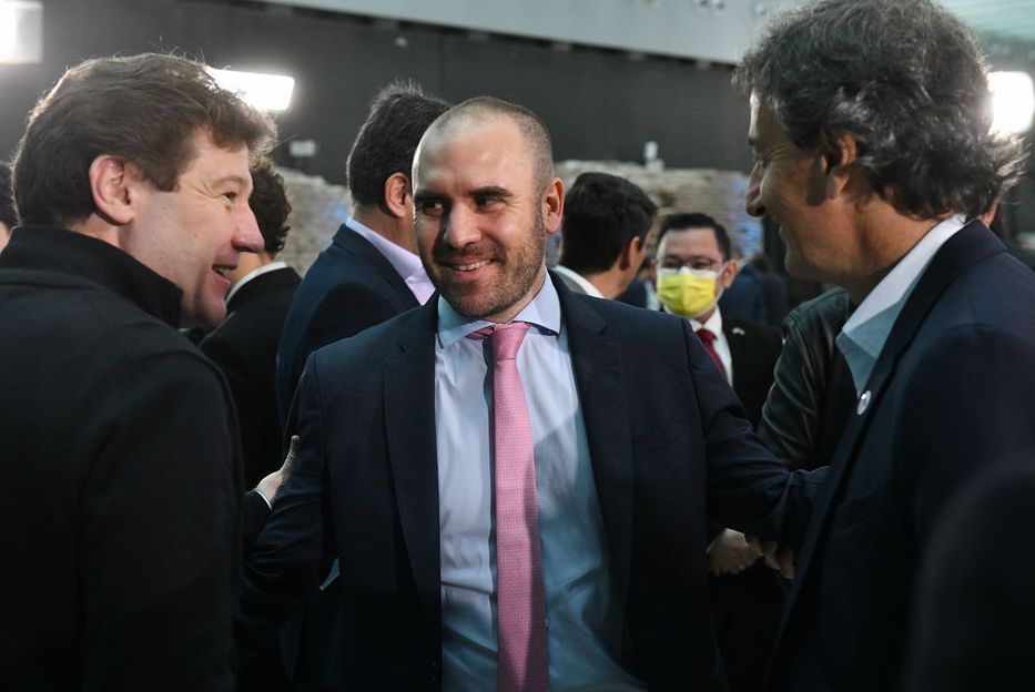 Empresarios de Argentina reclaman consenso político tras renuncia de ministro de Economía