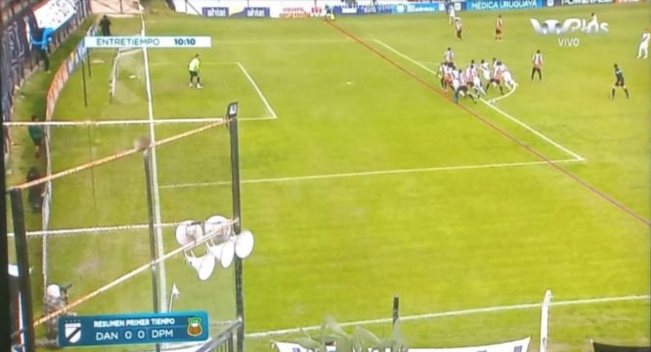 Molestia en Deportivo Maldonado por el polémico penal no sancionado ante  Nacional: el VAR no llamó al árbitro - EL PAÍS Uruguay