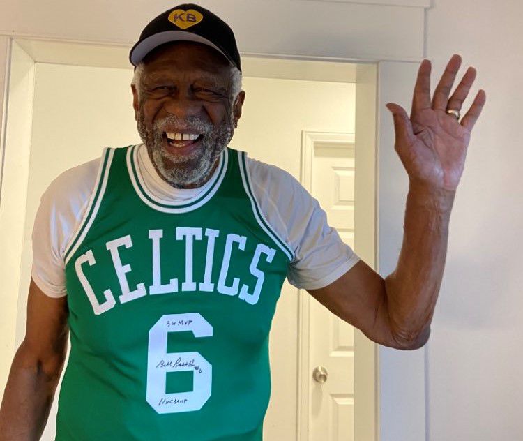 La NBA decidió retirar el número 6 en honor a Bill Russell, leyenda de los Boston Celtics