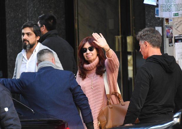 Ordenan liberar a una de las detenidas por el atentado a Cristina Fernández