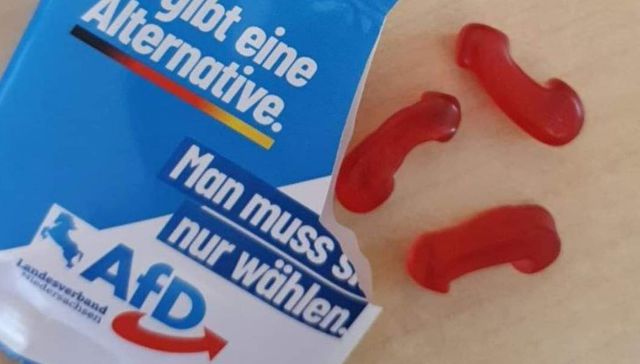 La roja insignia del bochorno