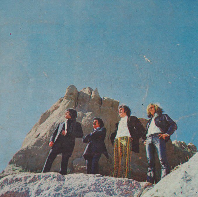 Dino con Los Moonlights (1972). Archivo personal de Lalo Montes.
