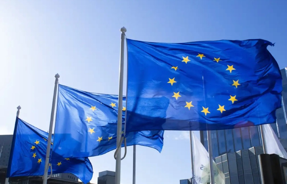 UE responderá si EE. UU. impone un arancel del 100% por gravar a los gigantes digitales