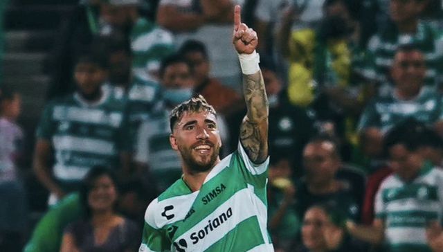 Nando marcando