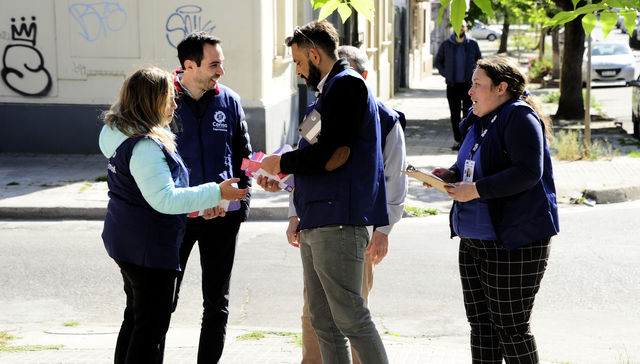 Abre la puerta, pum, pum