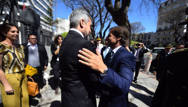 Un colorado homenajeando a blancos