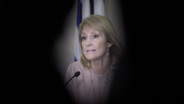 Fuerte y al medio