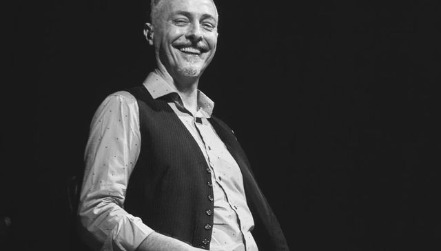 Brota el lirio y es meditación