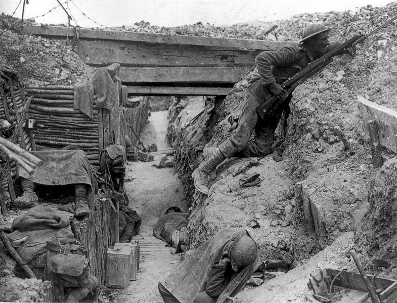 Soldados en una trinchera en Somme, 1916. Foto: WikiCommons
