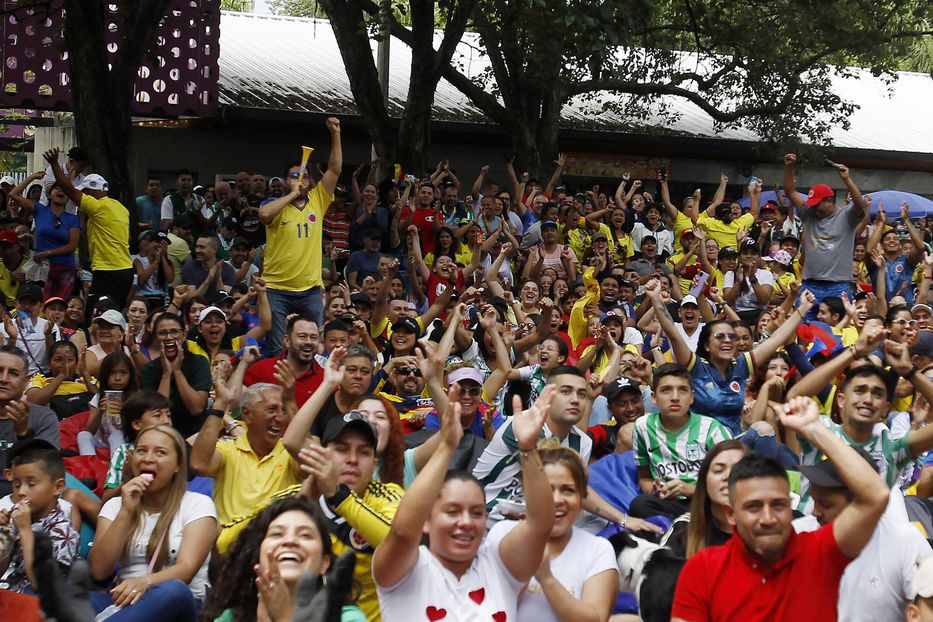 Hinchas en Medellín. Foto: EFE / Luis Eduardo Noriega