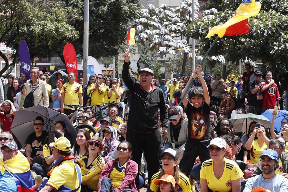 Hinchas en Bogotá. Foto: EFE / Carlos Ortega