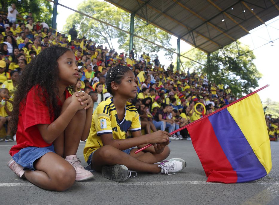 Hinchas en Villagorgona. Foto: EFE / Ernesto Guzmán