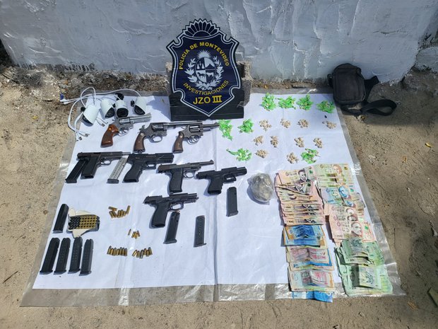 Policía incautó 8 armas, 181 envoltorios con sustancias y 4 cámaras de videovigilancia