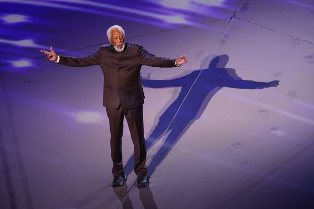 La aparición de Morgan Freeman en la ceremonia mundialista es tendencia en redes