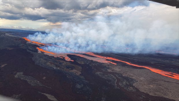 Foto: cedida por el Observatorio de volcanes de Hawái a EFE