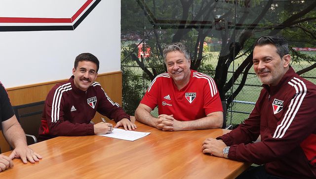 Se queda en el tricolor