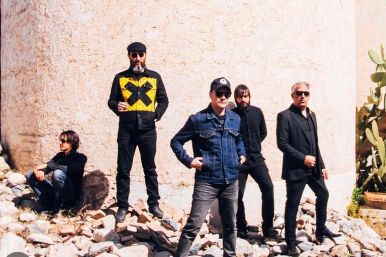 Los la banda española que huye de las estructuras dominantes