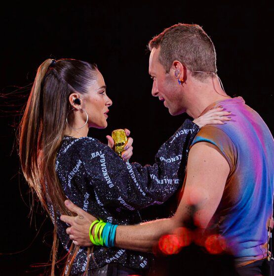 Coldplay: Tini sorprendió a los fans y cantó con la banda inglesa