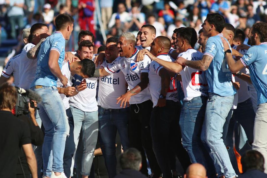 Luis Suárez: Tras su regalo al plantel de Nacional, hubo devolución de gentilezas