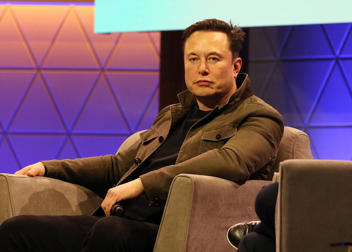 Sam Altman llamó "abusón" a Elon Musk y dijo que hay que plantarle cara