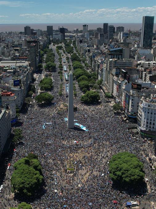 Cinco millones marcharon por Buenos Aires y los campeones subieron a helicópteros