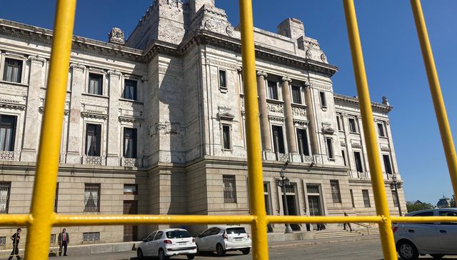 Discusión en varios flancos