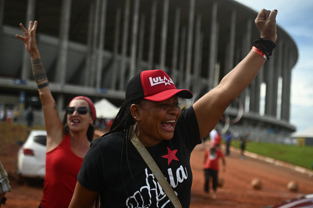 Miles de personas congregadas en el centro de Brasilia para la investidura de Lula