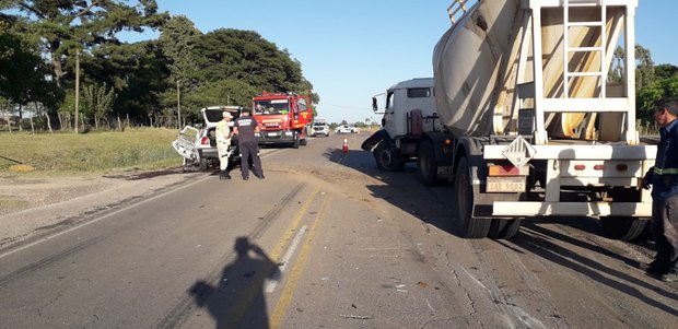 Siniestro de tránsito grave: un camión y un auto chocaron en la Ruta 90