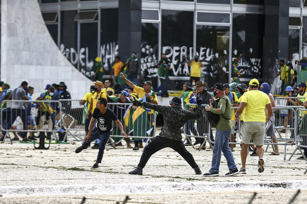 Policía liberó a cerca de 600 simpatizantes de Bolsonaro tras asonada en Brasilia