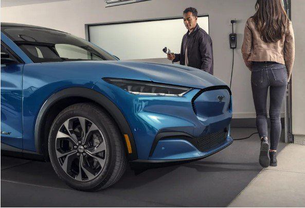 Tras la movida de Tesla, Ford baja el precio de SUV eléctrico Mustang Mach-E