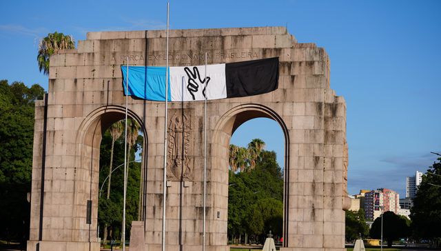 Lucho por todos lados