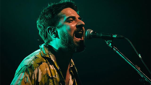 Ni de acá ni de allá