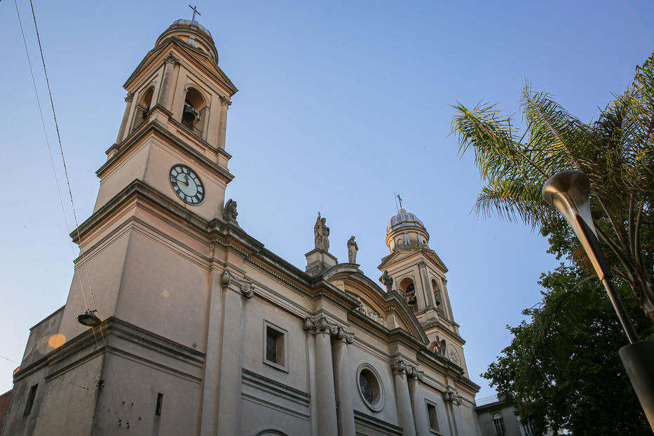 La Catedral Metropolitana y su reloj. Foto: Raúl Martínez / EFE
