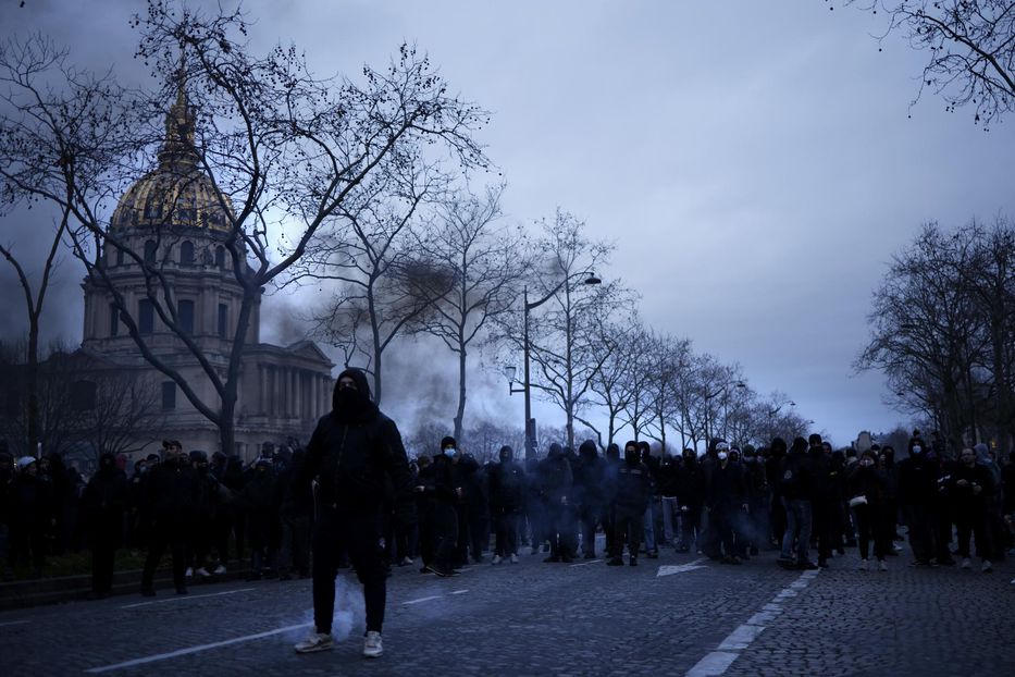 Protestas en Francia por reforma de las pensiones. Foto: EFE/EPA/YOAN VALAT
