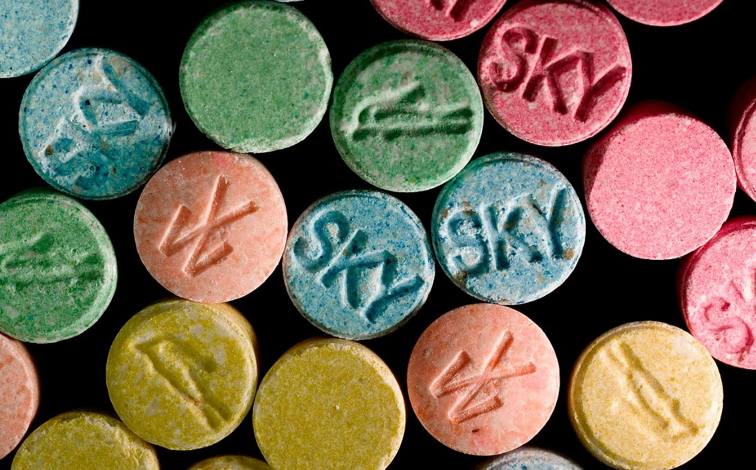 Niños encontraron pastillas en un ómnibus, pensaron que eran caramelos, pero tenían droga