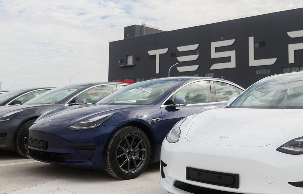 Tesla superó expectativas de ganancias pero la acción cayó 3%