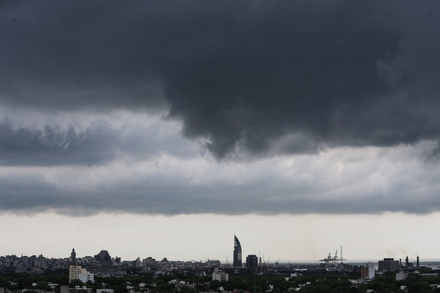 Inumet advierte por “tormentas puntualmente fuertes” desde la mañana del domingo